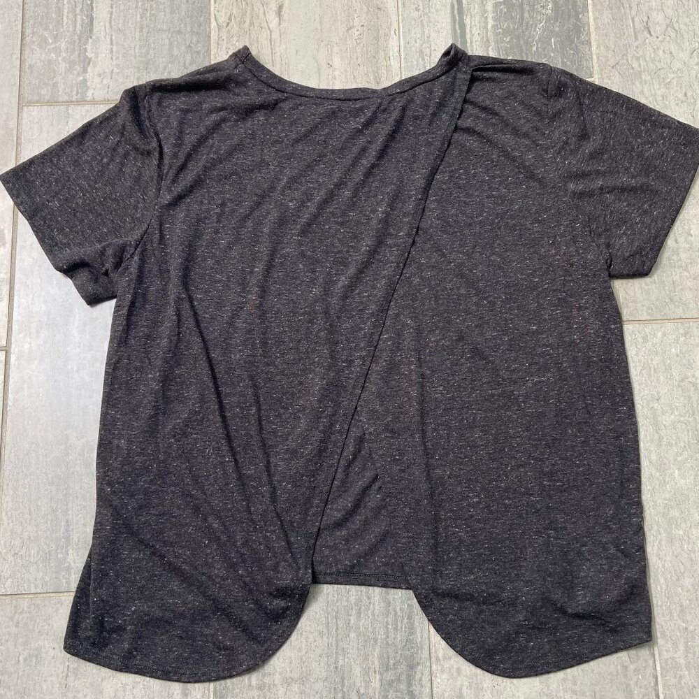 Terez Tulip Back Crewneck Short Sleeve Tee Shirt Heather Gray Size Medium